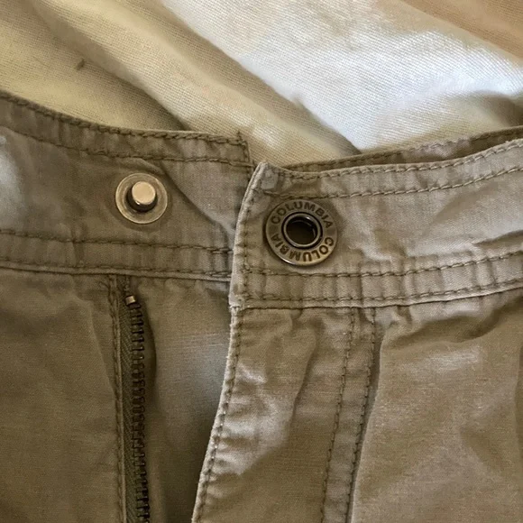 COLUMBIA Khaki Casual Cargo Shorts - Picture 2 of 7